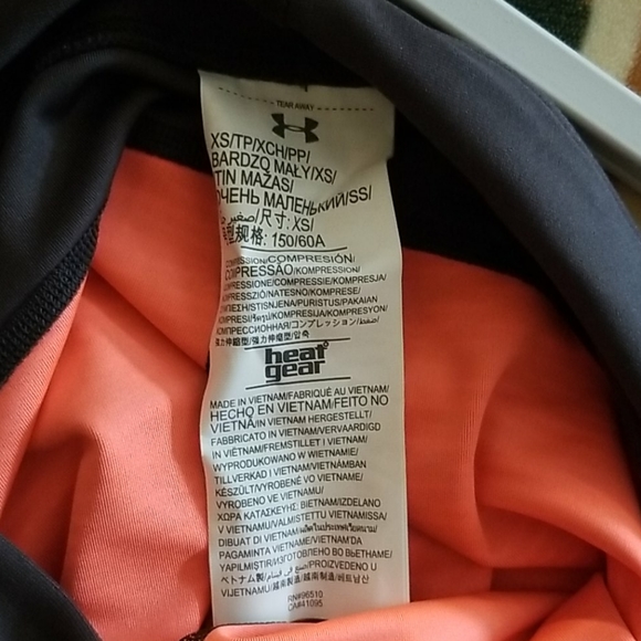 Under Armour Heat Gear Cropped Legging - Picture 3 of 3